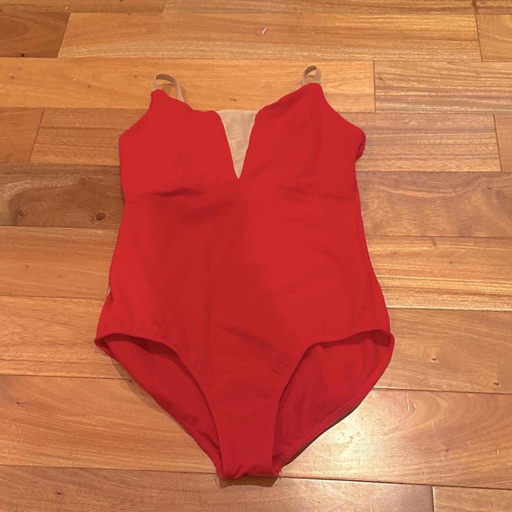 Nikolay ‘Charlotte’ in red. Adult Medium. Great condition
Smoke-free home